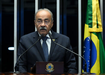 Chico Rodrigues celebra 37 anos da Constituição — Senado Notícias