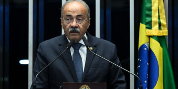 Chico Rodrigues celebra 37 anos da Constituição — Senado Notícias