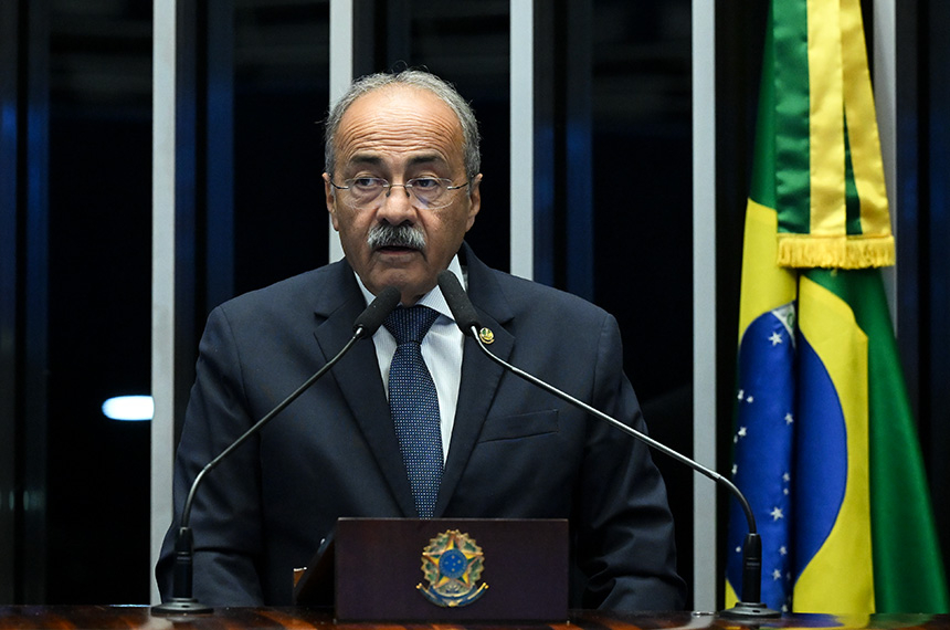 Chico Rodrigues celebra 37 anos da Constituição — Senado Notícias
