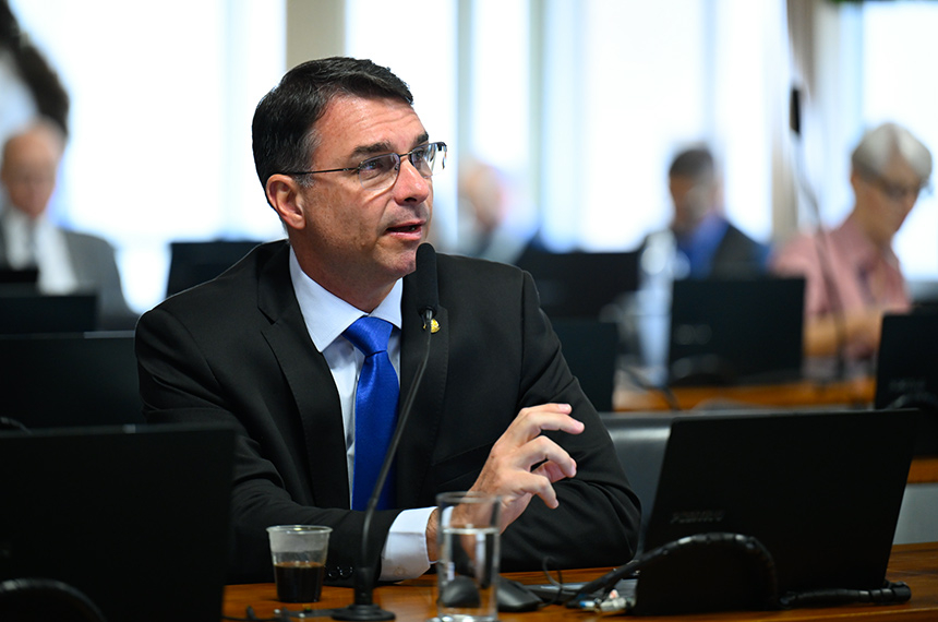 Vai à Câmara mais tempo de internação de adolescente em conflito com a lei — Senado Notícias