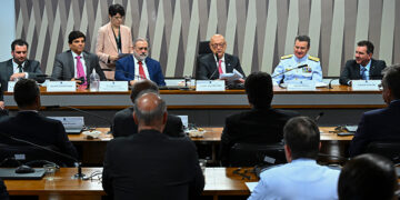 Senado instala Frente Parlamentar da Economia do Mar
