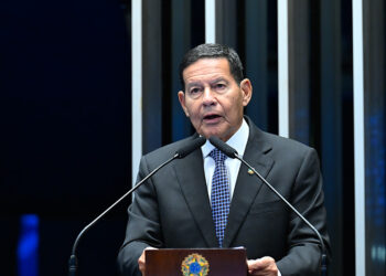 Mourão alerta para o risco mundial de grandes guerras — Senado Notícias