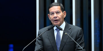 Mourão alerta para o risco mundial de grandes guerras — Senado Notícias