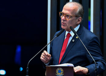 Dueire defende projeto que cria sistema para economia azul e proteção costeira — Senado Notícias