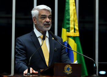 Humberto Costa destaca avanços na educação e no Sistema Único de Saúde — Senado Notícias