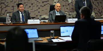 CCT aprova outorgas a 12 emissoras de rádio em quatro estados — Senado Notícias