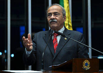 Chico Rodrigues celebra Dia do Professor e defende melhores condições de trabalho — Senado Notícias