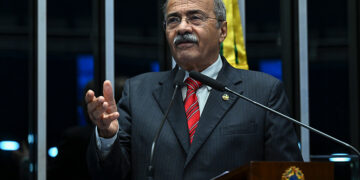 Chico Rodrigues celebra Dia do Professor e defende melhores condições de trabalho — Senado Notícias