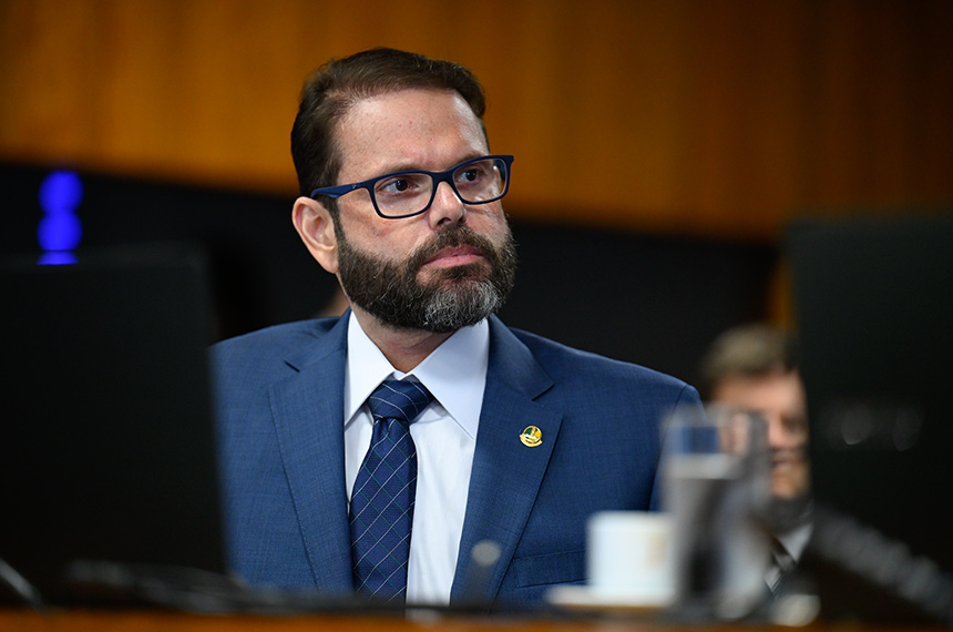 CSP aprova idade máxima de 35 anos para novos bombeiros e PMs — Senado Notícias