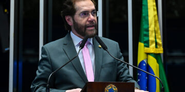 Plínio Valério pede votação de proposta que limita mandato de ministros do STF — Senado Notícias