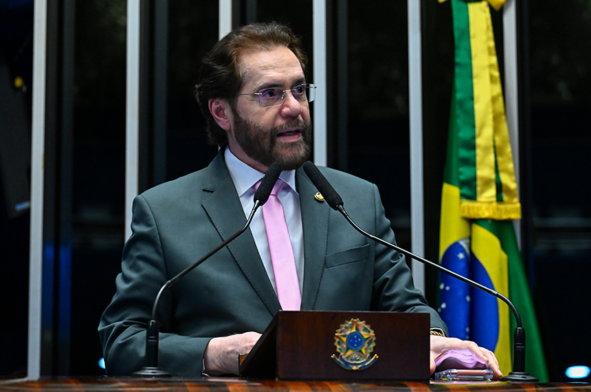 Plínio Valério pede votação de proposta que limita mandato de ministros do STF — Senado Notícias