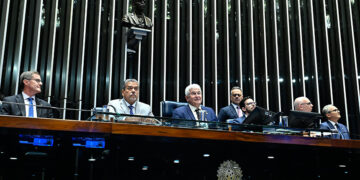 Sessão em homenagem à FAB destaca atuação da força além da defesa — Senado Notícias