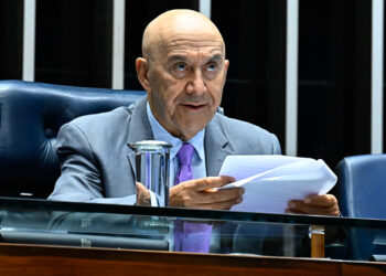 Ao comentar reportagem, Confúcio Moura defende prioridade para educação — Senado Notícias