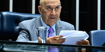 Ao comentar reportagem, Confúcio Moura defende prioridade para educação — Senado Notícias