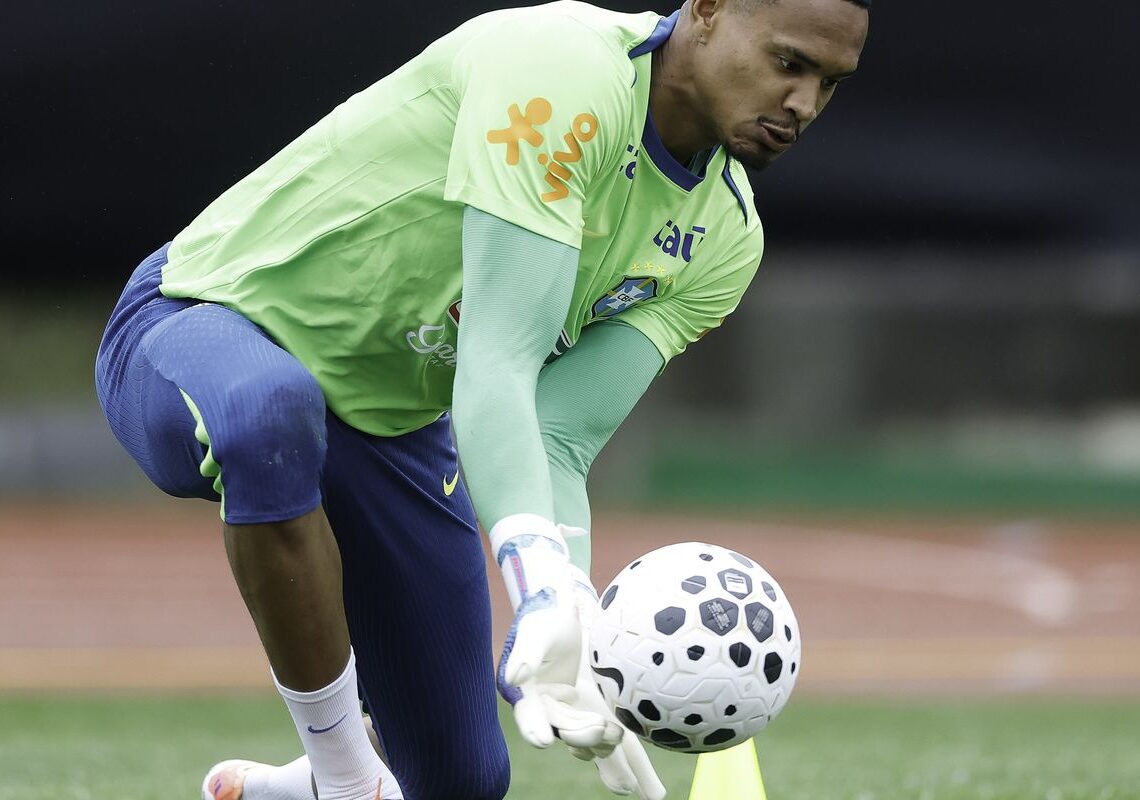 Goleiro John diz que primeira convocação para a seleção é um sonho