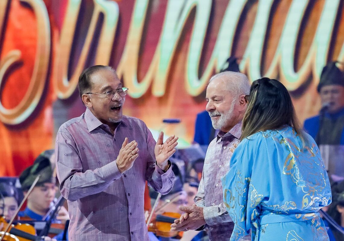 Lula completa 80 anos e se torna o primeiro octogenário no cargo