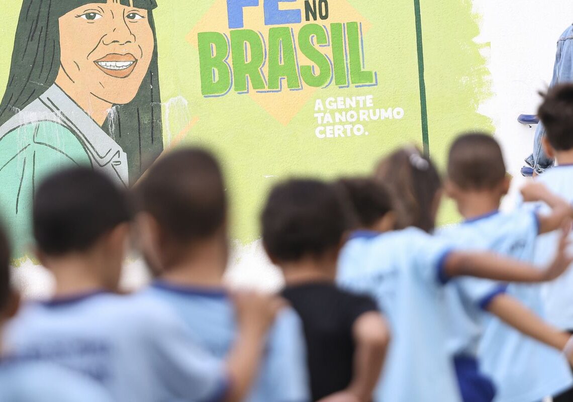 PNE: relatório sugere investimento de 7,5% do PIB para educação