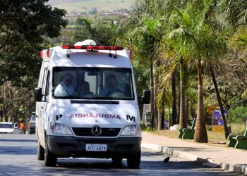 Regulamentação da profissão de condutor de ambulância segue para sanção — Senado Notícias