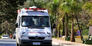 Regulamentação da profissão de condutor de ambulância segue para sanção — Senado Notícias