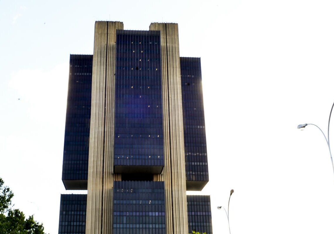 Banco Central passa a bloquear chaves Pix usadas em golpes e fraudes