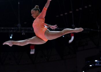 Flávia Saraiva vai à final da trave no Mundial de Ginástica Artística