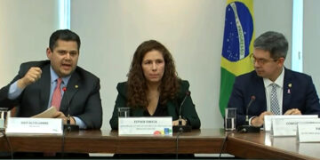 Reajuste de 23% a policiais e bombeiros dos ex-territórios é ‘histórico’, diz Davi — Senado Notícias