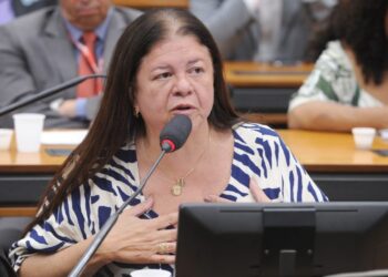 Comissão aprova multa para quem deixa criança sozinha em elevador e áreas comuns de condomínios – Notícias