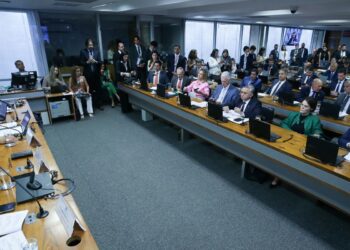Deputado pede prisão de ex-presidente de entidade por silêncio em CPMI
