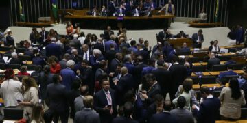 Câmara aprova isenção do IR para quem ganha até R$ 5 mil