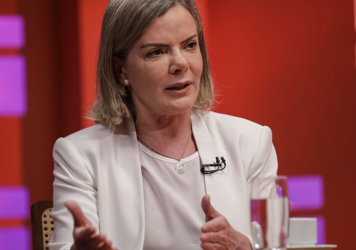 Gleisi diz que políticos de direita querem EUA intervindo no Brasil