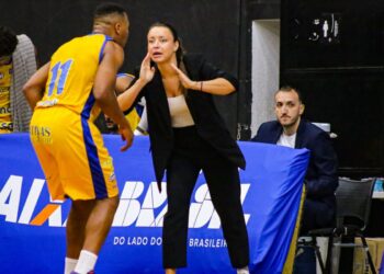 Primeira técnica mulher no NBB, Jelena Todorovic começa com pé direito