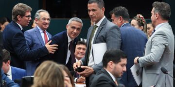 CCJ da Câmara suspende ação penal no STF contra deputado Gayer