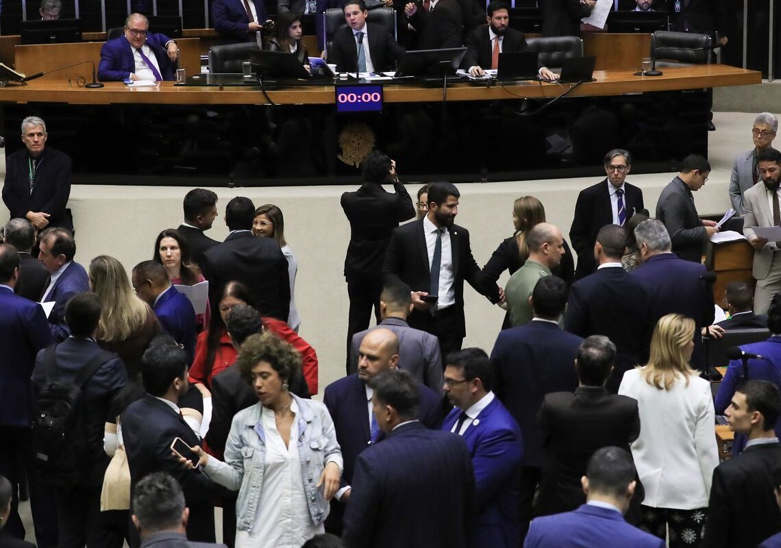 Câmara aprova urgência para votar direito à bagagem de mão gratuita