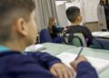 Professor brasileiro perde 21% do tempo de aula para manter disciplina