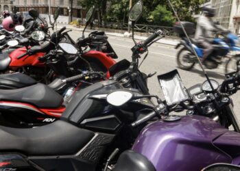 Trabalhador por aplicativo ganha mais, porém tem jornadas mais longas