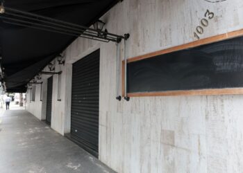 Vigilância Sanitária do DF interdita bebidas em rede de supermercados