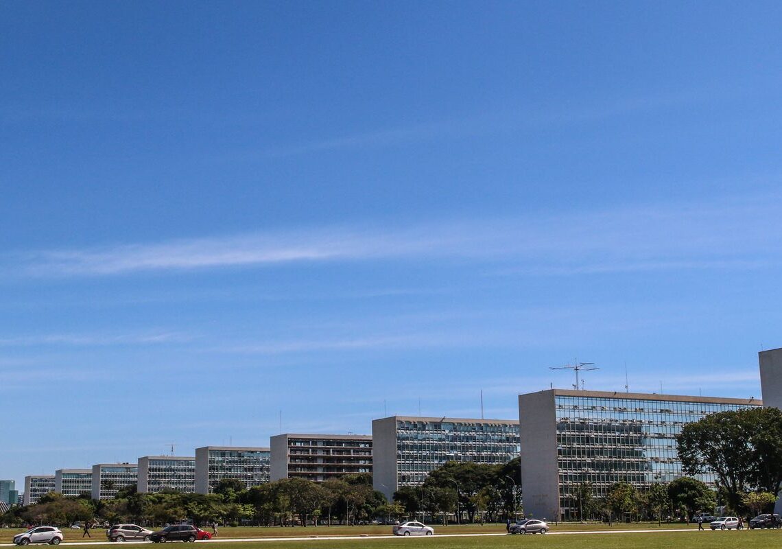 TCU suspende exigência de governo buscar centro da meta fiscal em 2025