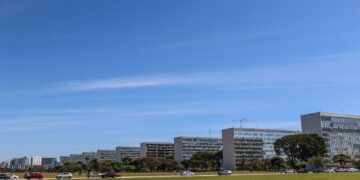 TCU suspende exigência de governo buscar centro da meta fiscal em 2025