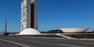 Hugo Motta confirma para hoje votação de isenção do Imposto de Renda