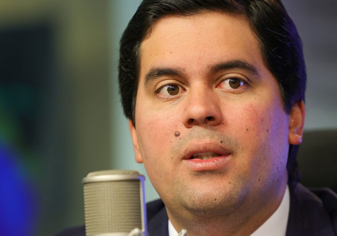 Partidos punem ministros do Esporte e Turismo por desobediência