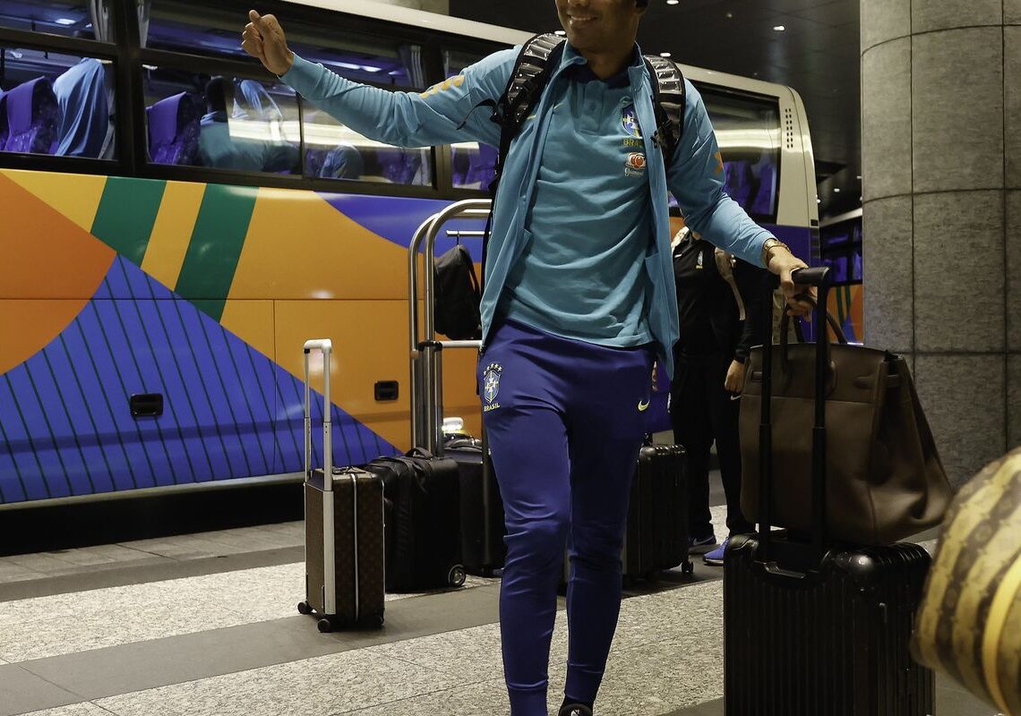 Seleção brasileira chega a Tóquio para amistoso contra Japão na terça
