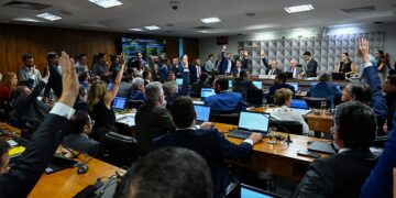 Com placar apertado, comissão mista aprova MP para compensar IOF — Senado Notícias