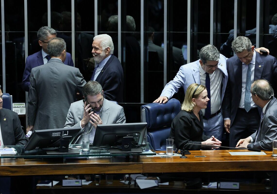 Lula deve sancionar isenção do IR até dia 11, diz Gleisi