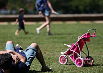 Licença-paternidade é avanço, mas ainda é desigual no cuidado infantil