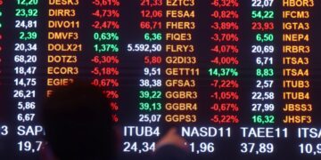 Na nona alta seguida, bolsa supera os 150 mil pontos pela primeira vez