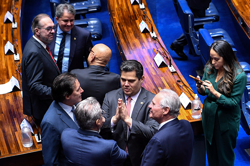 Isenção do IR para quem ganha até R$ 5 mil pode ser votada no Plenário na quarta — Senado Notícias