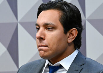 Programador acusado de facilitar descontos ilegais fica calado na CPMI — Senado Notícias