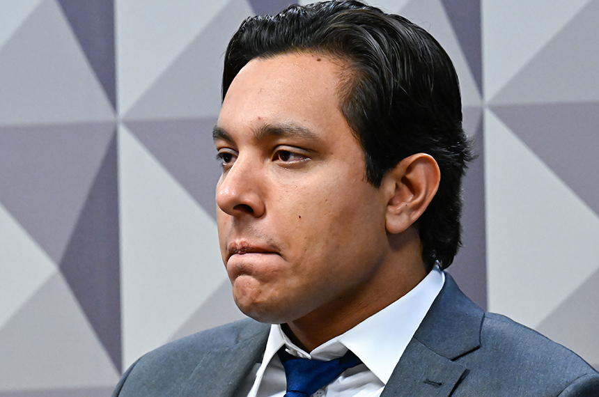 Programador acusado de facilitar descontos ilegais fica calado na CPMI — Senado Notícias