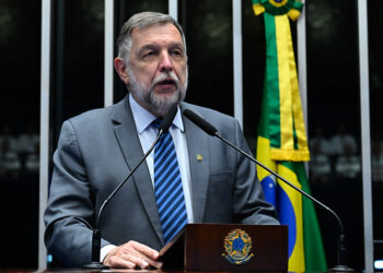 Flávio Arns comunica que governo aceitou alterar decreto sobre Apaes — Senado Notícias