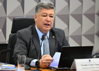 Carlos Viana defende suspensão de empréstimos consignados de aposentados — Senado Notícias